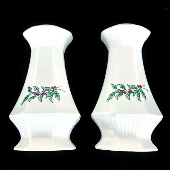 NIB NIKKO Christmastime Salt & Pepper Shakers - Picture 1 of 8